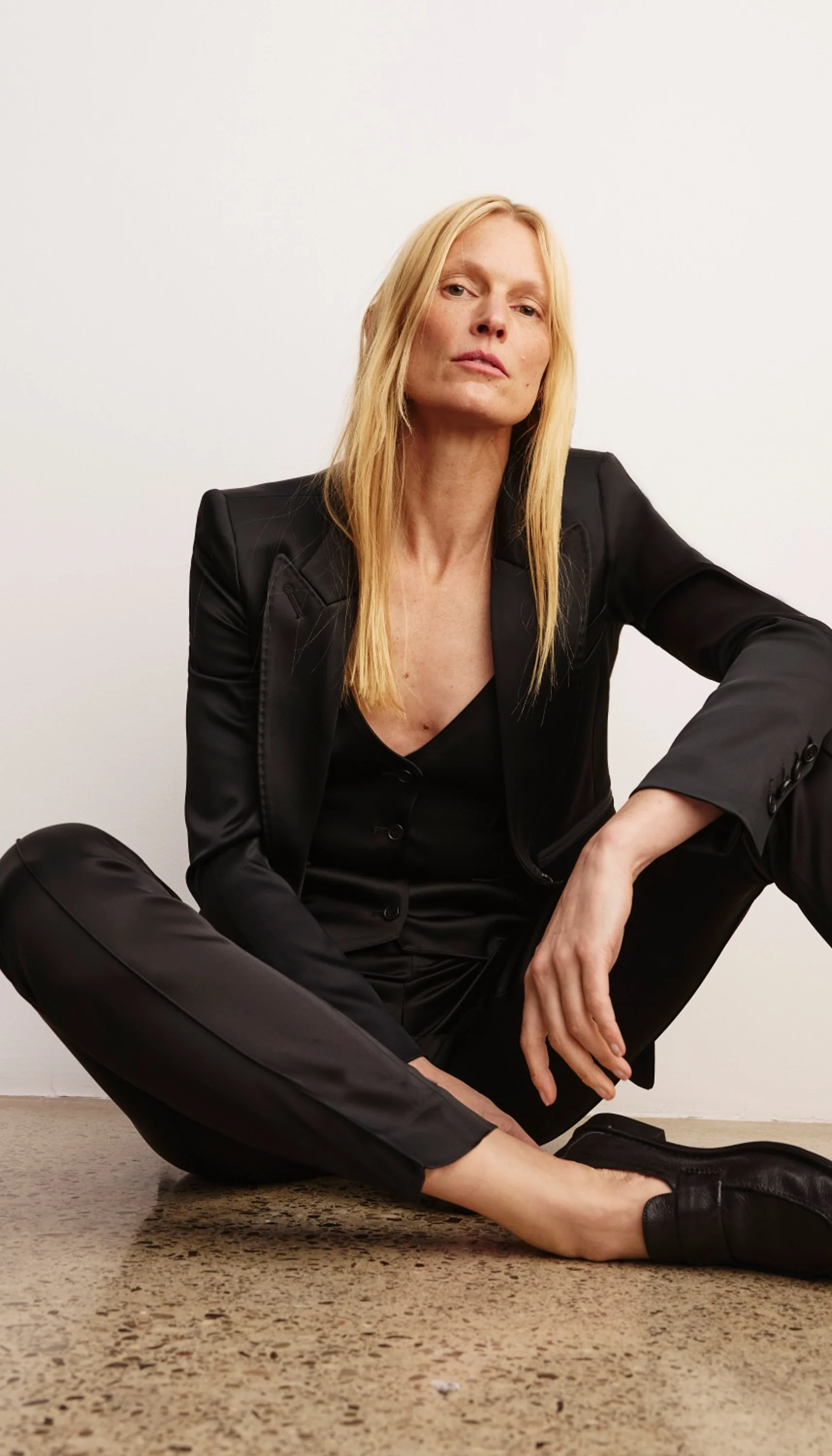 Tuxedo Peaked Lapel Blazer - Image 7